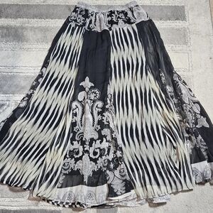 Chic Black and White A-Line Skirt